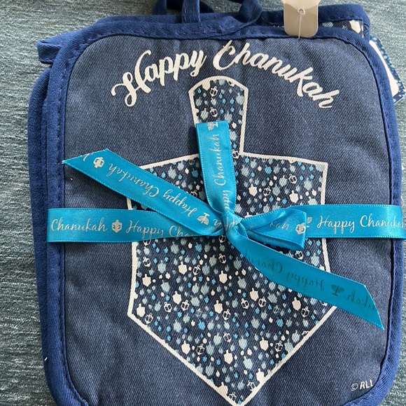 NWT Chanukah linens set oven mitts towel, & pot holder sets - Picture 7 of 9